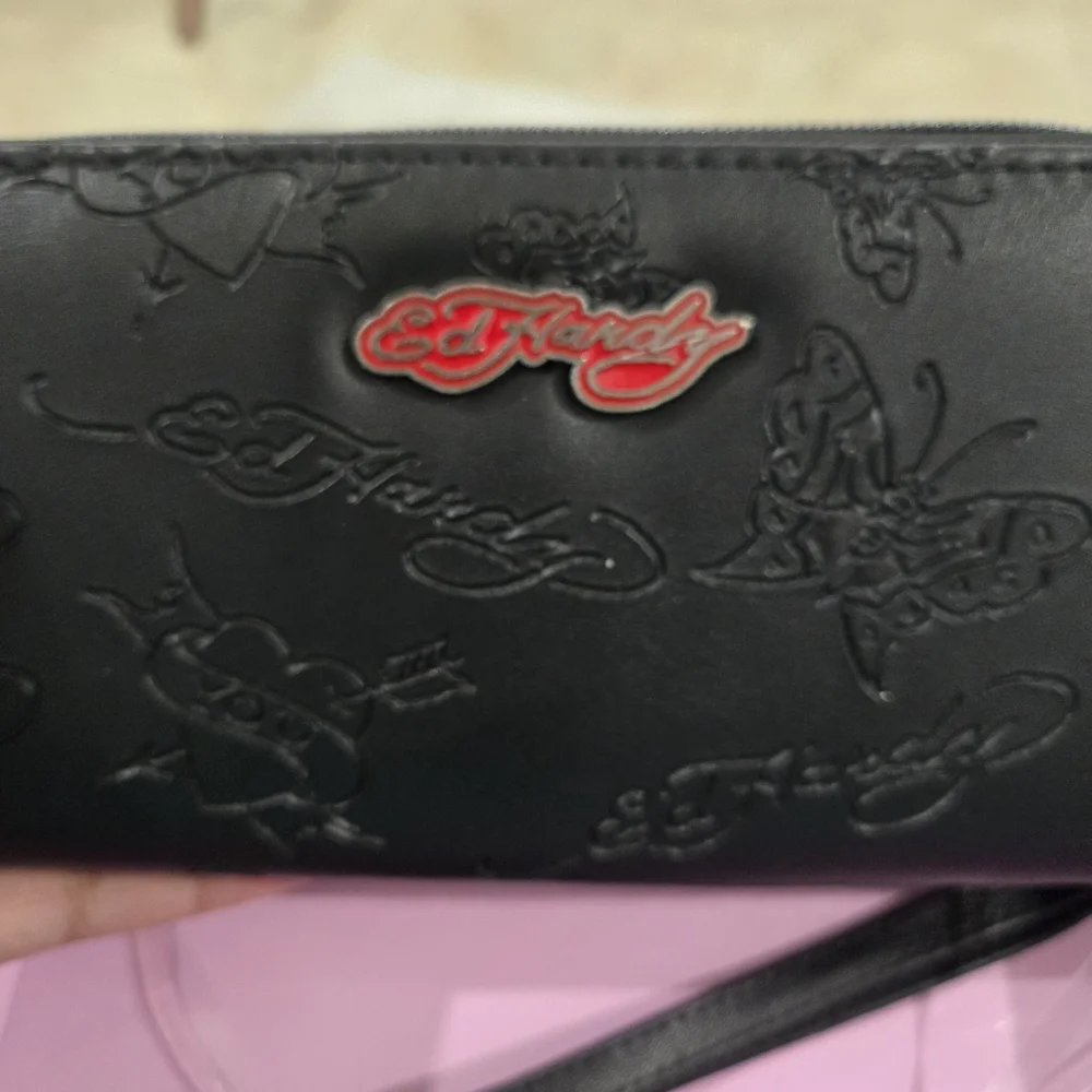 Ed Hardy Black Wallet and Key Ring Gift Set
